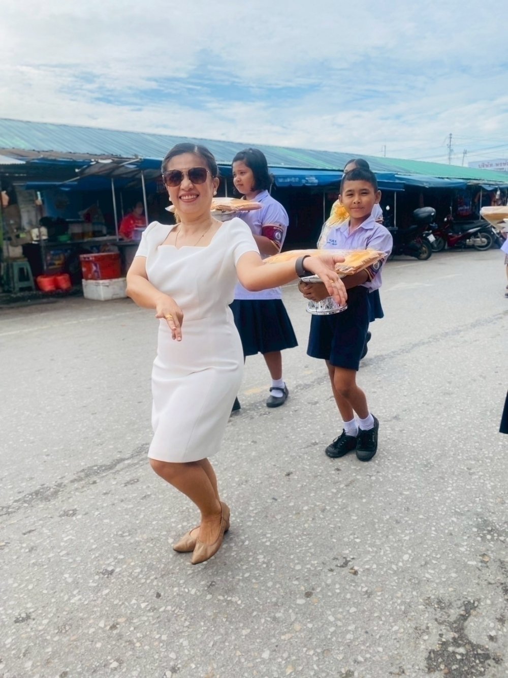 <div style='text-align:center;'><a href='img/article/art_1753071081/image/g/5af3aaecc63b9378590a5fefc46fce071_3959734311.jpg' target='_blank' style='color:#FFF !important;' download><b>ดาวน์โหลดรูปภาพ</b> <span style='font-size:12px;'>(1,000 x 1,334 px)</span></a></div>