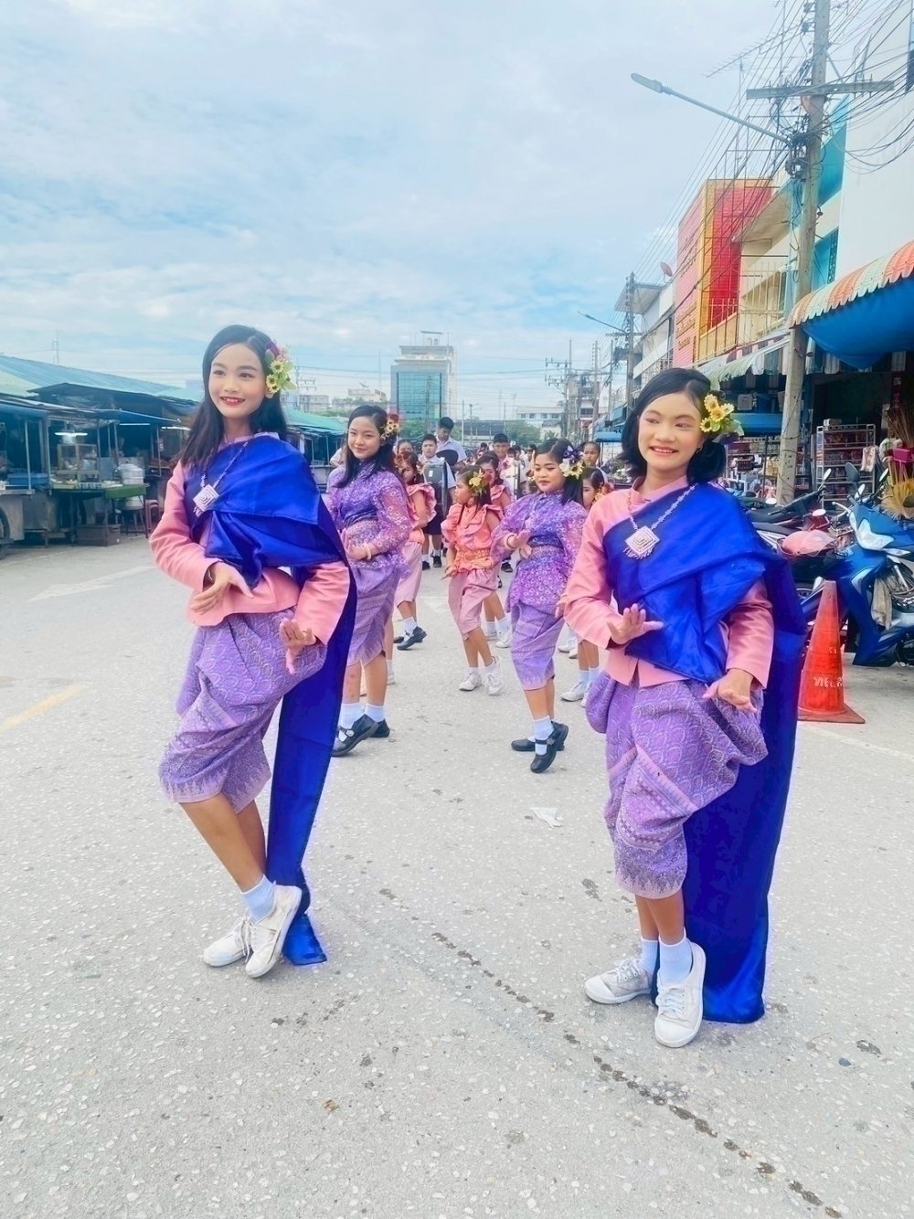 <div style='text-align:center;'><a href='img/article/art_1753071081/image/g/a6a989ea2351768ffc6c6d0208e3077a1_2879699703.jpg' target='_blank' style='color:#FFF !important;' download><b>ดาวน์โหลดรูปภาพ</b> <span style='font-size:12px;'>(1,000 x 1,334 px)</span></a></div>